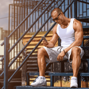 ¿Es posible frenar la caída del cabello? Te damos los mejores consejos para que no te tomen el pelo.